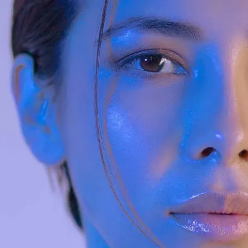 What Are the Differences Between Red and Blue Light Therapy?